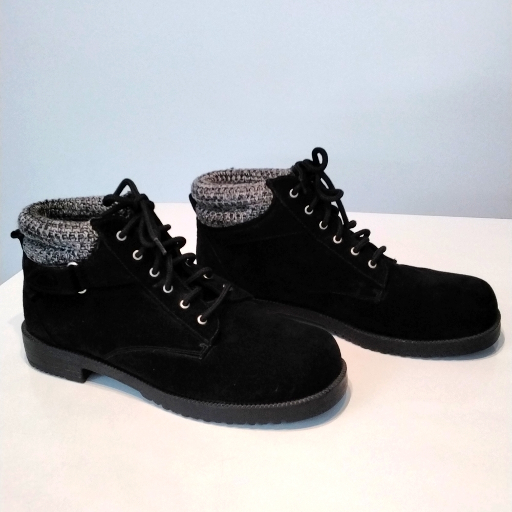 NWOT Ladies Vintage Rugged Outback Suede boots - Picture 2 of 9